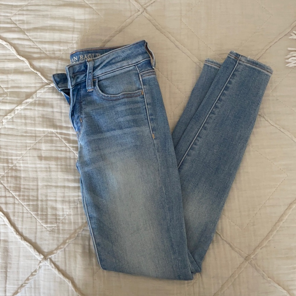 American Eagle light wash skinny jeans, size 0